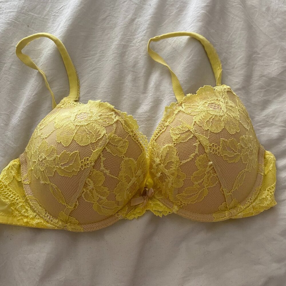 VICTORIAS SECRET BRA